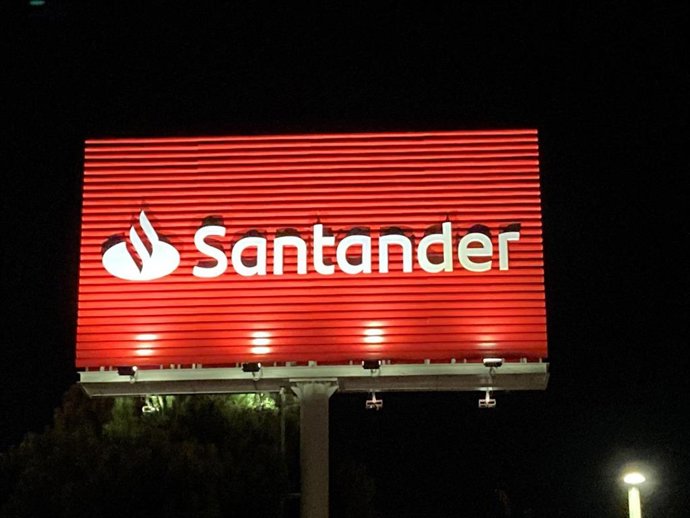 Archivo - Logo de Banco Santander.