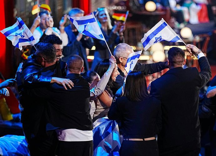 Archivo - Noam Bettan, de Israel, celebra tras la primera semifinal del 70.º Festival de Eurovisión (ESC) en la Stadthalle de Viena. 