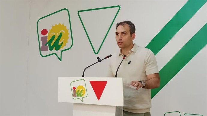 Archivo - El coordinador general de Izquierda Unida (IU) Andalucía, Toni Valero, en una rueda de prensa. (Foto de archivo).