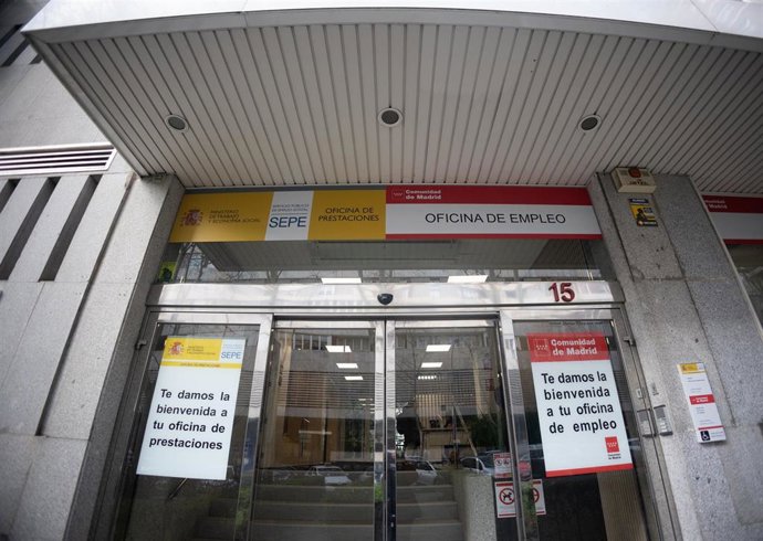 Archivo - Fachada de la oficina del INEM, a 4 de marzo de 2025, en Madrid (España).  