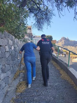 La Policía Autonómica auxilia a una turista desorientada en Tejeda con síntomas de deshidratación