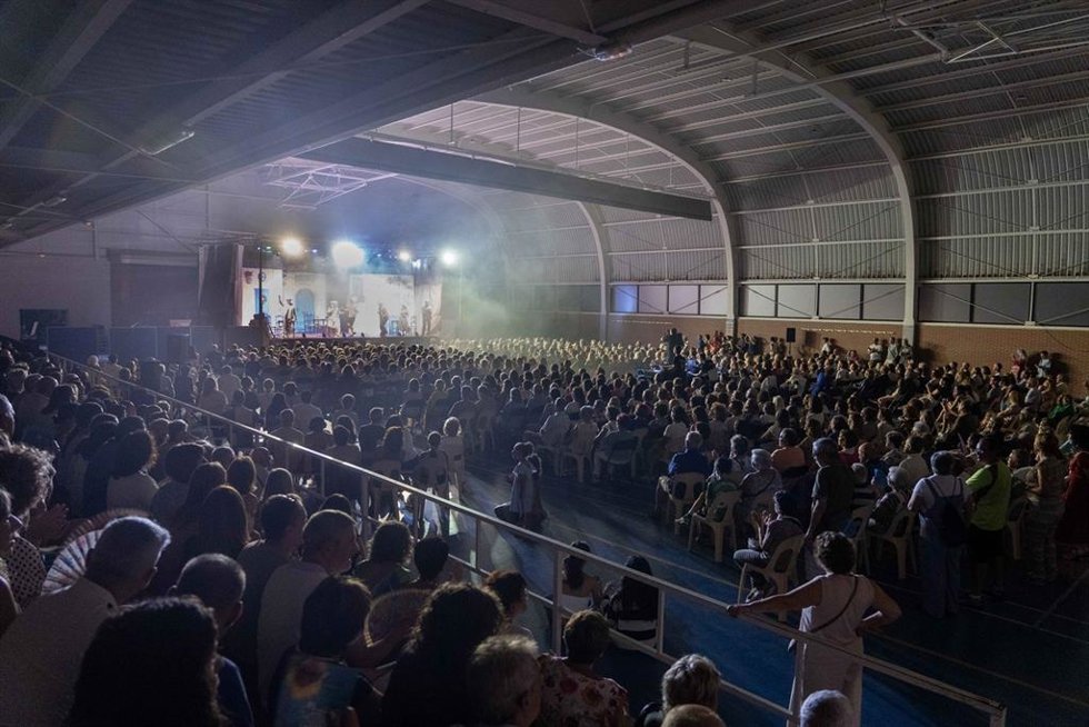 El pabellón polideportivo Luis Urrutia durante un evento del Festival de Verano de Camargo.
