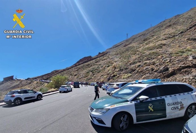 Detenido un hombre al ser pillado 'in fraganti' robando en el interior de un vehículo en el Teide (Tenerife)