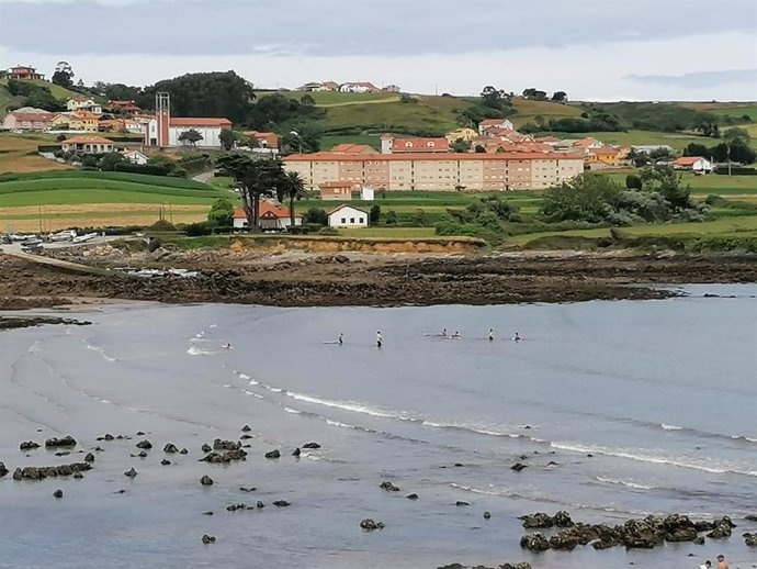 Archivo - Acantilados de la zona de Bañugues en Gozón. 