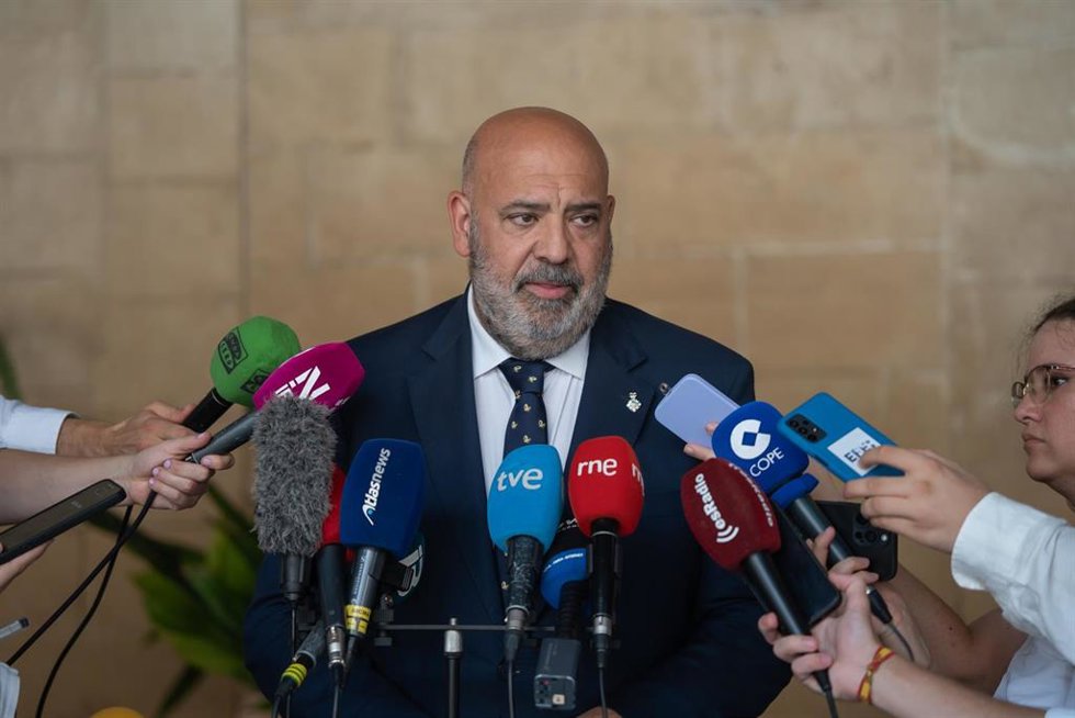 Archivo - El alcalde de Palma de Mallorca, Jaime Martínez, atiende a los medios durante una audiencia con el rey en el Palacio Real de la Almudaina, a 24 de julio de 2026, en Palma de Mallorca, Baleares (España).