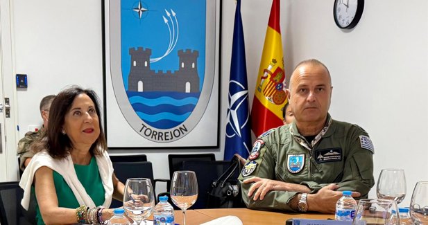 Robles agradece su labor al Centro de Operaciones Aéreas de OTAN de Torrejón, que vigila parte del espacio aéreo europeo