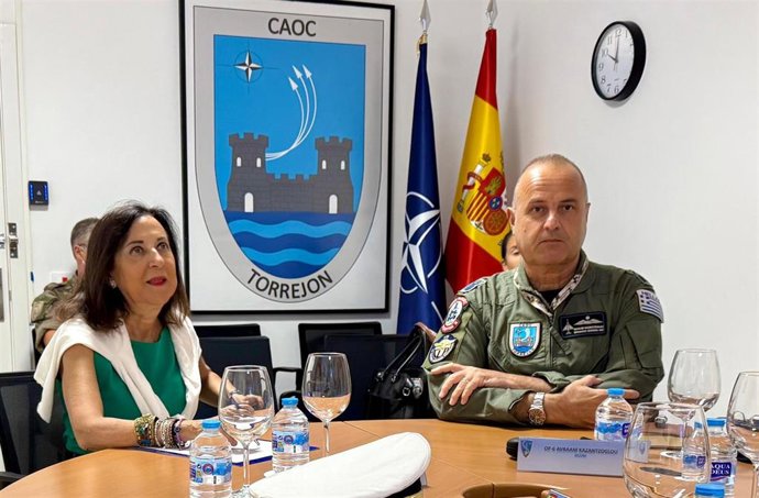 La ministra de Defensa, Margarita Robles, visita el Centro de Operaciones Aéreas Combinadas de la OTAN (CAOC).