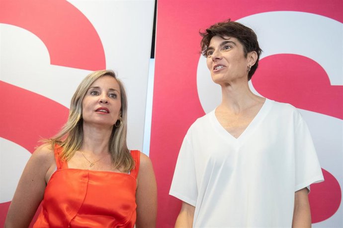 Archivo - La portavoz de Sumar en el Congreso, Verónica Martínez (i), y la secretaria de Estado de Derechos Sociales, María Rosa Martínez (d), ofrecen declaraciones a los medios, a 11 de julio de 2026, en Madrid (España).