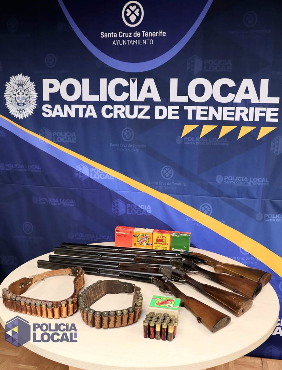 La Policía Local interviene cuatro escopetas y 523 cartuchos en una vivienda de El ToscaL