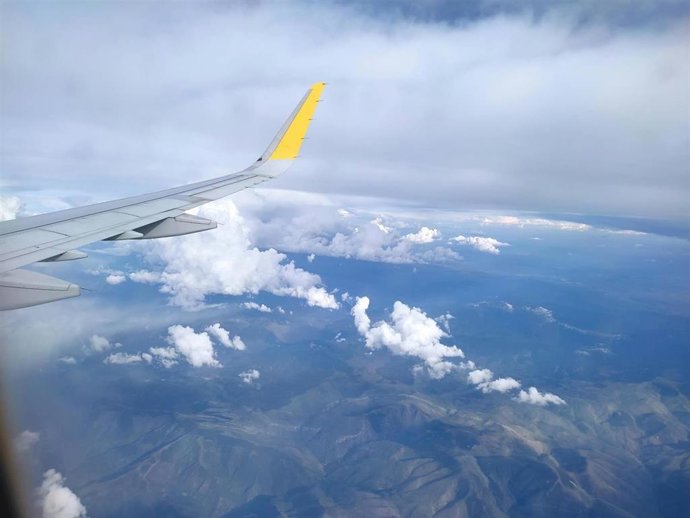 Nubes y claros sobre Bizkaia