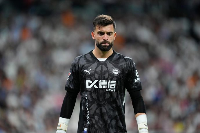 Archivo - Antonio Sivera of Deportivo Alaves looks on during the Spanish League, LaLiga EA Sports, football match played between Real Madrid and Deportivo Alaves at Santiago Bernabeu stadium on September 24, 2024, in Madrid, Spain.