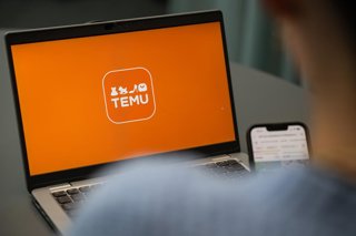 Archivo - FILED - 29 August 2023, Berlin: View of a laptop with the Temu app logo (staged scene). Chinese online retail giant Temu violates European Union laws by not doing enough to tackle the sale of illegal products on the shopping platform, according 