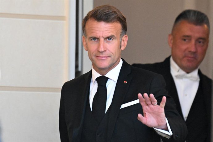 Archivo - Arquivo - 20 de julho de 2026: O presidente francês Emmanuel Macron e sua esposa Brigitte Macron, o presidente do Gabão Brice Oligui Nguema e sua esposa Zita Oligui Nguema, em um jantar de Estado no Palácio do Eliseu, em Paris, França, em 20 de 