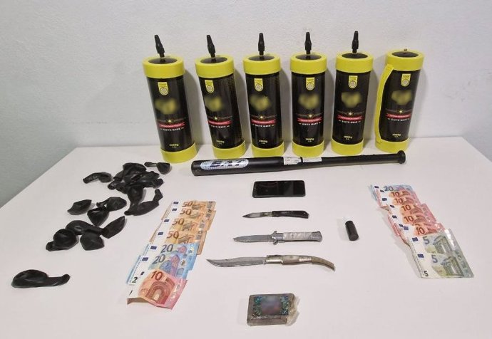Dinero y sustancias incautadas a tres detenidos en Salou (Tarragona)