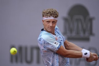 Archivo - Martin Landaluce of Spain in action against Cameron Norrie of Great Britain during the Mutua Madrid Open 2025, ATP Masters 1000 and WTA 1000 tennis tournament, celebrated at Caja Magica on April 24, 2025 in Madrid, Spain.