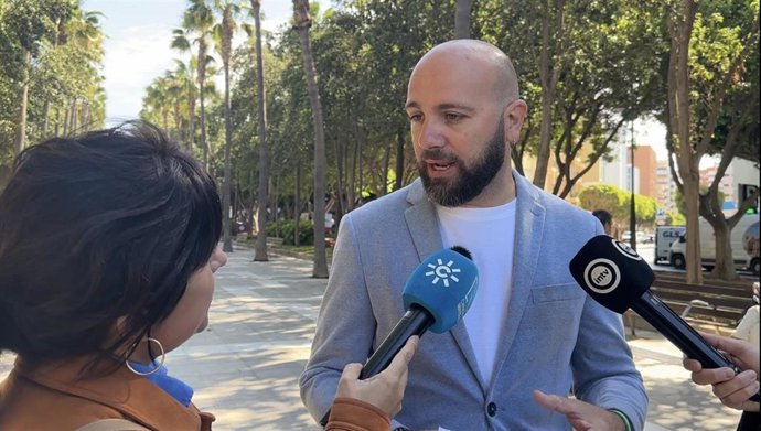 Archivo - El secretario de la Agrupación Municipal del PSOE de Almería, Juanfra Colomina. 