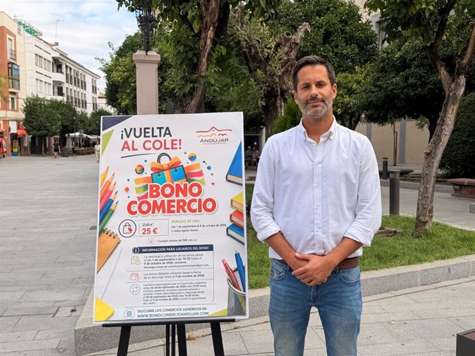 El concejal de Promoción, Juan Carlos Martínez, presenta la campaña.