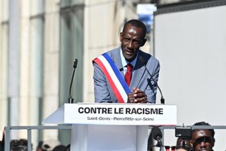Archivo - April 4, 2026, Saint Denis, Seine Saint Denis, France: Tens of thousands of people turned out to support the new mayor of Saint-Denis, Bally Bagayoko, at the Grand Rally Against Racism on April 4, 2026.