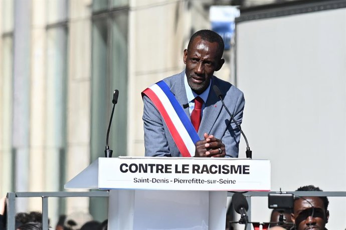 Archivo - April 4, 2026, Saint Denis, Seine Saint Denis, France: Tens of thousands of people turned out to support the new mayor of Saint-Denis, Bally Bagayoko, at the Grand Rally Against Racism on April 4, 2026.