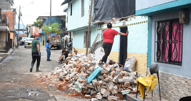 Aumentan a 329 los fallecidos por el terremoto de 7,4 de hace dos semanas en Colombia