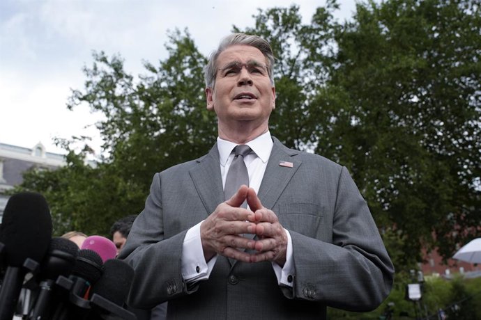 20 de agosto de 2026, Washington, Distrito de Columbia, EUA: O secretário do Tesouro dos Estados Unidos, Scott Bessent, fala com a imprensa em frente à Ala Oeste da Casa Branca, em Washington, DC, EUA, na quinta-feira, 20 de agosto de 2026