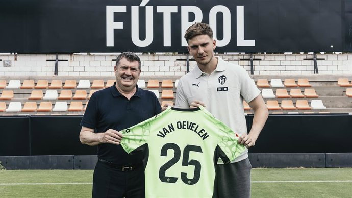 El Valencia logra la cesión del portero neerlandés Kayne van Oevelen