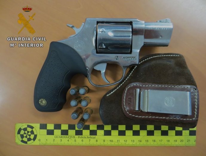 Arma incautada al detenido.