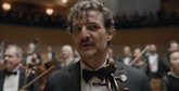 Foto: Pedro Pascal sorprende como un prodigioso violonchelista en el tráiler de ¡Behemoth!
