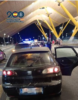 La Policía detiene a tres hombres tras una persecución hasta Barajas con una caja fuerte robada en el coche
