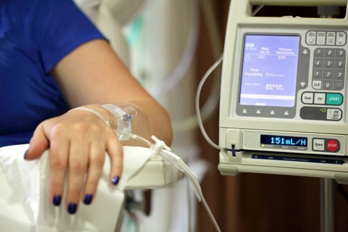 Archivo - Imagen de recurso de un paciente con cáncer.
