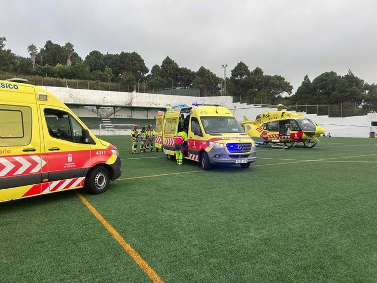 En estado crítico un motorista al chocar con un turismo y salir despedido en La Guancha (Tenerife)