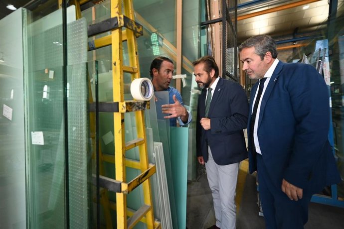 La Junta respalda la modernización de la empresa Central Vidriera Granadina, S.L. (CVGLASS) con incentivos de TRADE para impulsar la innovación