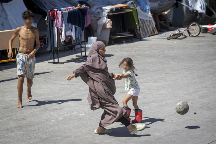 Varios niños, a 22 de agosto de 2026, en Ceuta (España). 