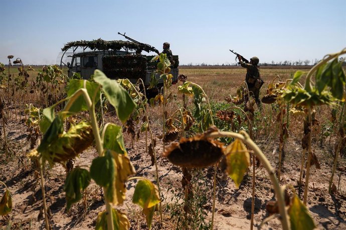 RUSSIA, KHERSON REGION - AUGUST 18, 2026: Servicemen of a Russian Army Group Dnepr 18th Combined Arms Army mobile fire team during a combat mission in the special military operation zone