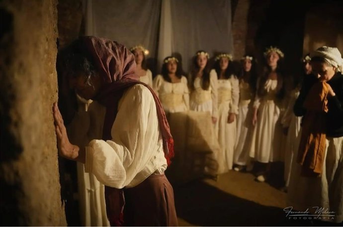 Representación teatral en las cuevas del Festival Celestina