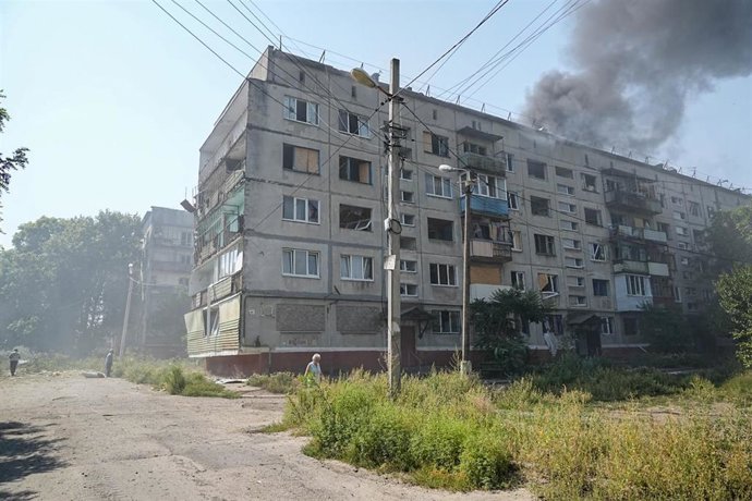 El humo se eleva en columnas desde un edificio dañado tras un ataque ruso contra Kramatorsk, en un ataque el pasado 18 de agosto.