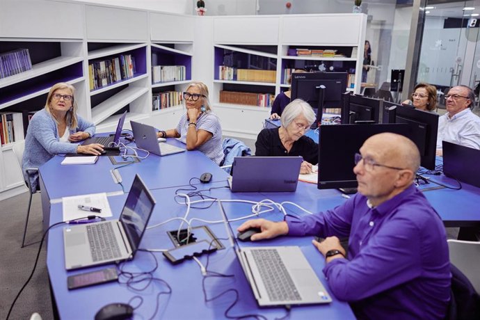 Más de 25.214 personas mayores participan en CyL en talleres organizados por la Caixa para mejorar su calidad de vida 