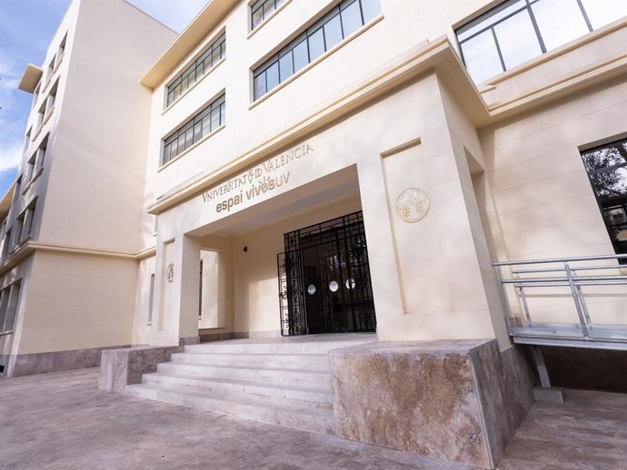Archivo - Fachada del Espai Vives de la Universitat de València