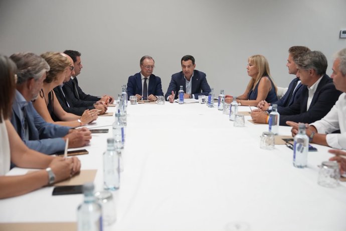 Fotografías. Moreno Se Reúne En Ceuta Con Empresarios Y Recorre Las Calles De La Ciudad Autónoma