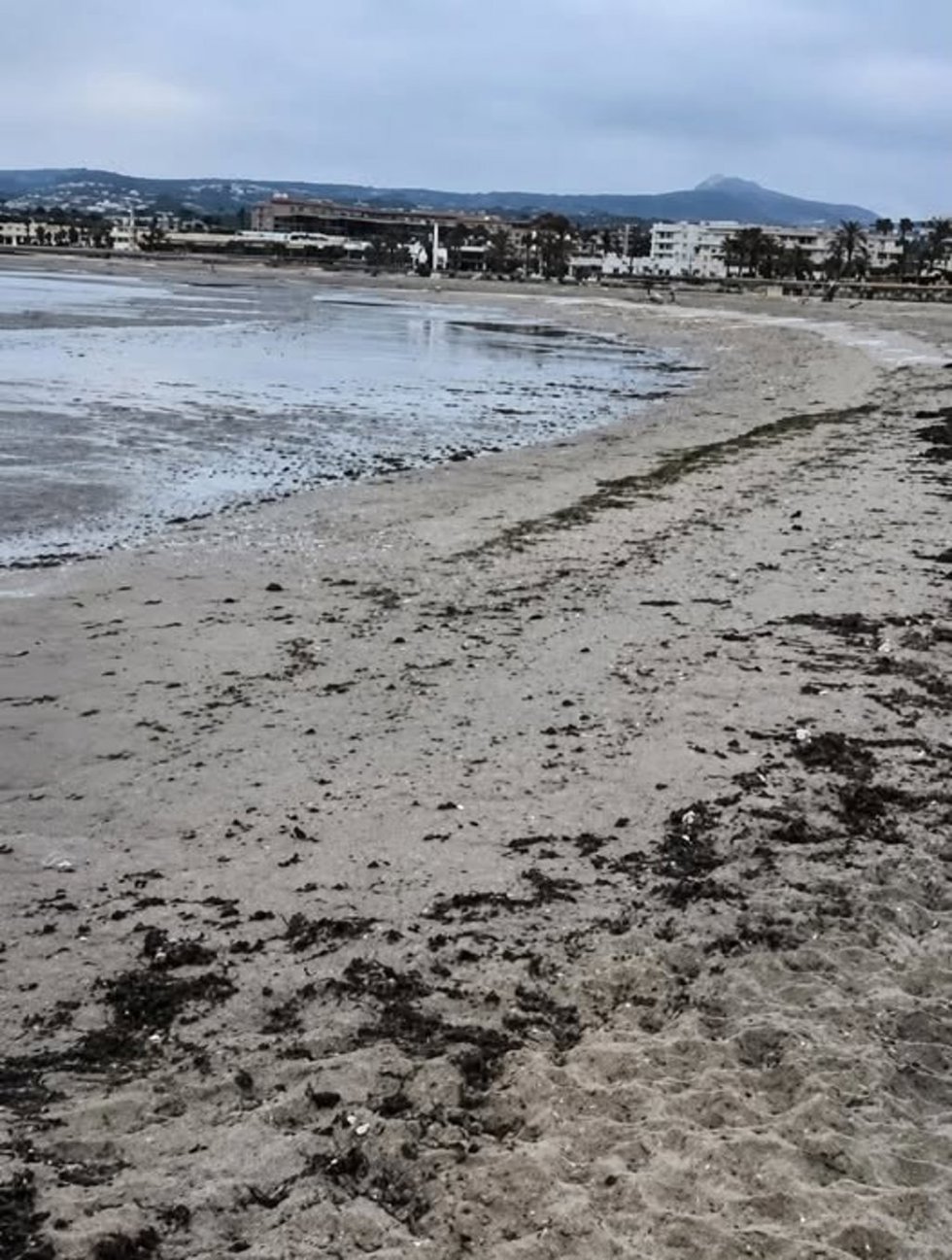 Imagen de la retirada del mar en la costa de Xàbia