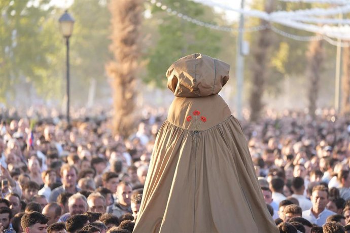 La virgen del Rocío en su traslado a Almonte.