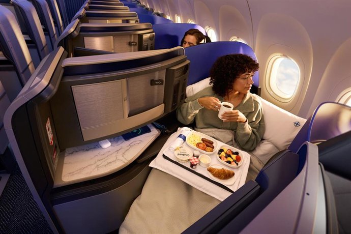 Pasajera en un avión de United Airlines