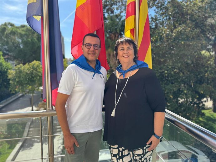 El concejal de Actos Populares y Festejos del Ayuntamiento de Binéfar, César Pardos, y la presidenta de la empresa Fribin, Cristina Galllart.