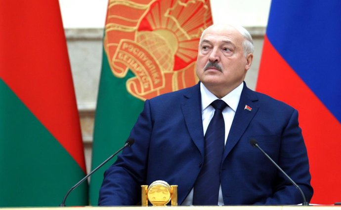 Archivo - Arquivo - FOTO DE DIVULGAÇÃO - 6 de dezembro de 2024, Bielorrússia, Minsk: O presidente da Bielorrússia, Alexander Lukashenko, participa de uma cerimônia de assinatura durante uma reunião do Conselho Supremo do Estado da União entre a Rússia e a