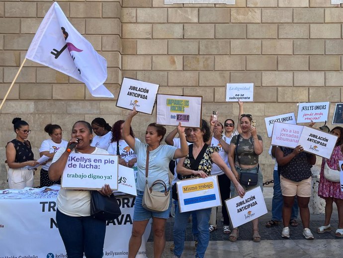 Concentración de 'las kellys' en la plaza Sant Jaume de Barcelona