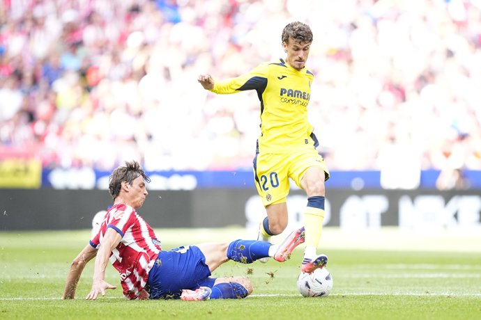 Carlos Romero of Villarreal CF and Robin Le Normand of Atletico de Madrid in action during the Spanish League, LaLiga EA Sports, football match played between Atletico de Madrid and Villarreal CF at Riyadh Air Metropolitano stadium on August 23, 2026, 