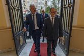 Foto: Torres y Vivas acuerdan ubicar a los migrantes en espacios designados "desde el consenso" en Ceuta