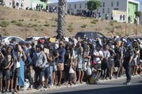 El Gobierno habilita cinco polideportivos e infraestructuras estatales en Ceuta para migrantes según las necesidades