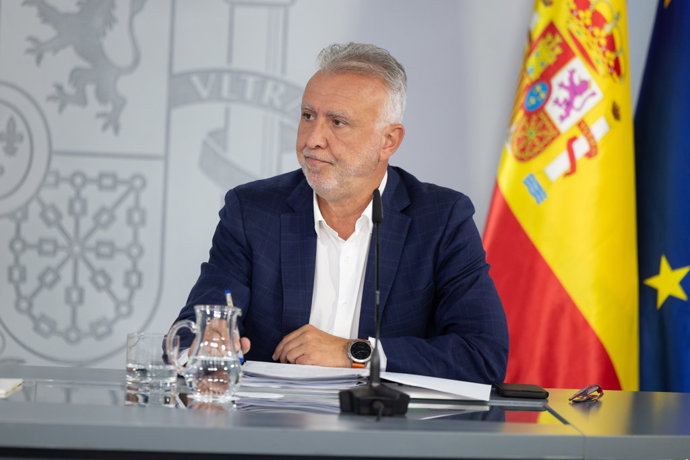 El ministro de Política Territorial y Memoria Democrática, Ángel Víctor Torres, durante la rueda de prensa tras el Consejo de Ministros, a 25 de agosto de 2026, en Madrid (España).