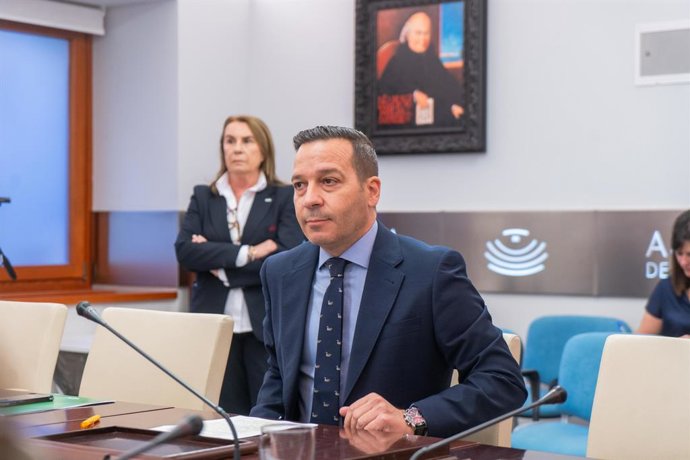 Archivo - El vicepresidente y consejero de Desregulación, Servicios Sociales y Familia de la Junta de Extremadura, Óscar Fernández Calle